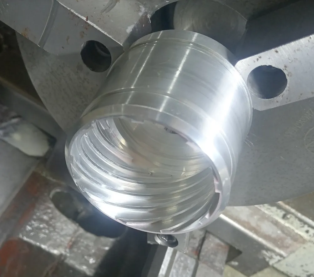 High profile cylindrical internal threads